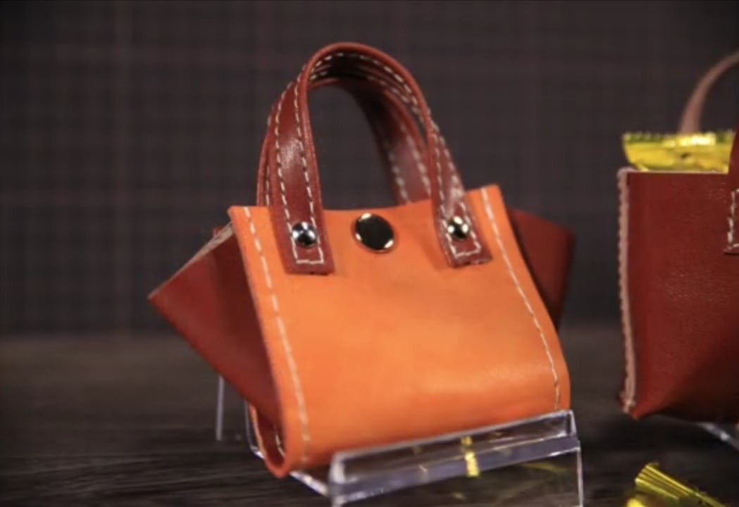 Выкройка кожаный брелок в виде женской сумочки Tote